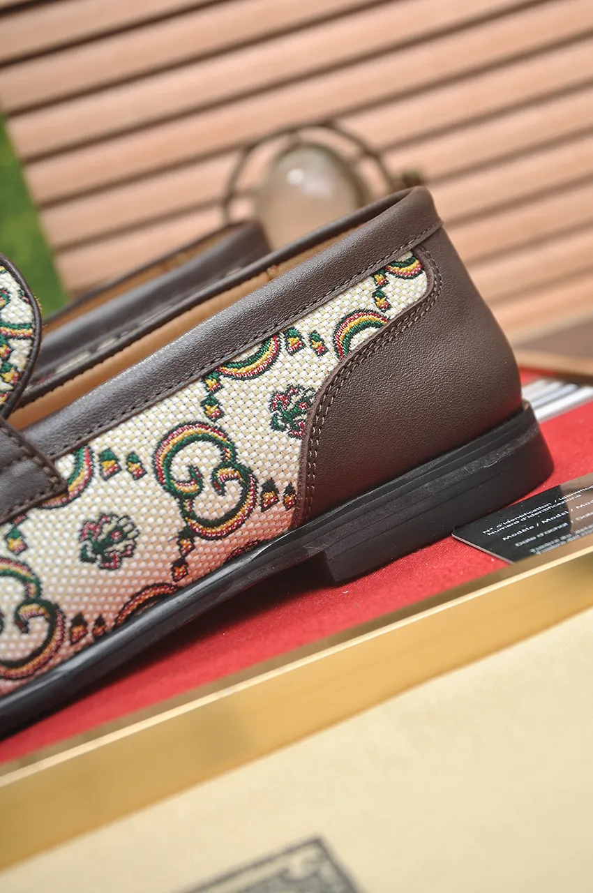 Men's shoes 💰600💶 Brand: GUCCI (Gucci) Standard size: Men's size 38/44 (45 can be customized) Grade: Same as the official website Original quality Material: Original cowhide Water-dyed cowhide lining Original rubber outsole Style category: Men's fashionable casual leather shoes Distinguished big-name luxury elements Top luxury Color: Actual picture